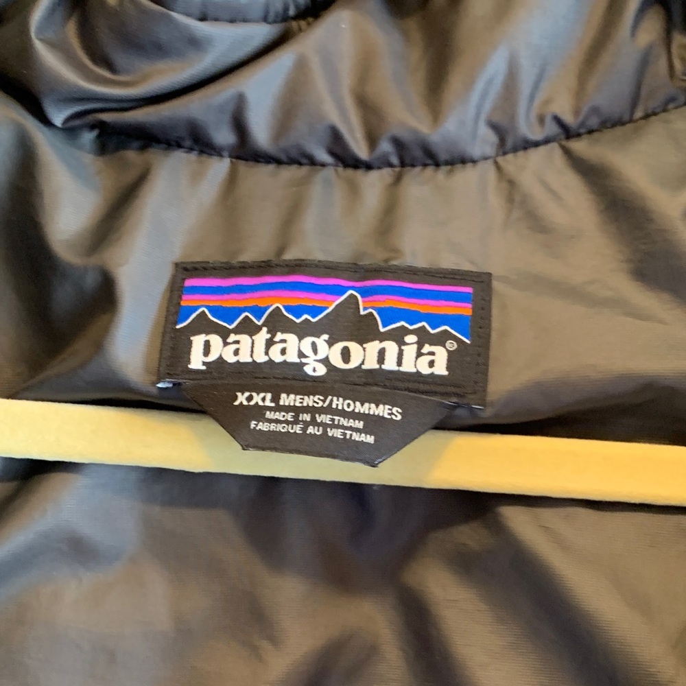 Patagonia Men's Charcoal Quilted Vest - Picture 2 of 3